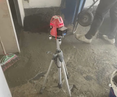 測水平線並開始鋪設